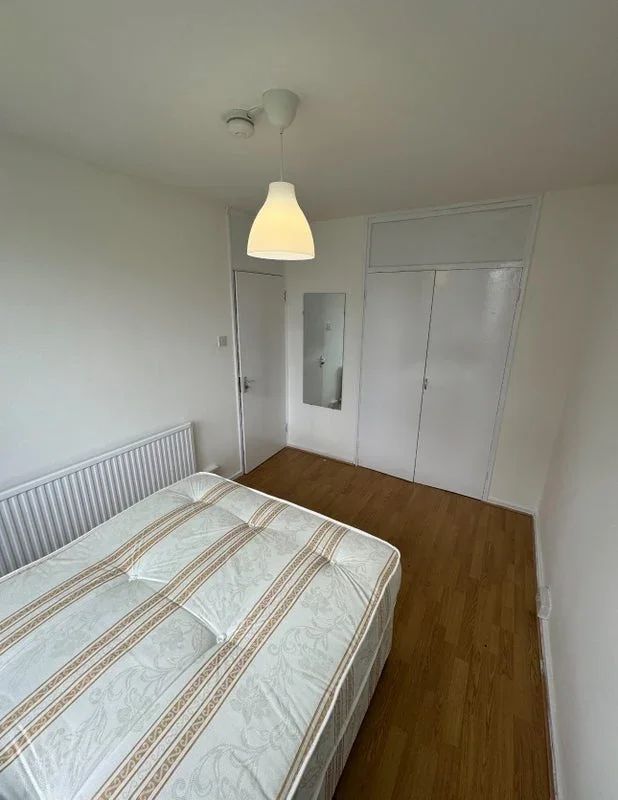 Room Whitechapel Road in Greater London