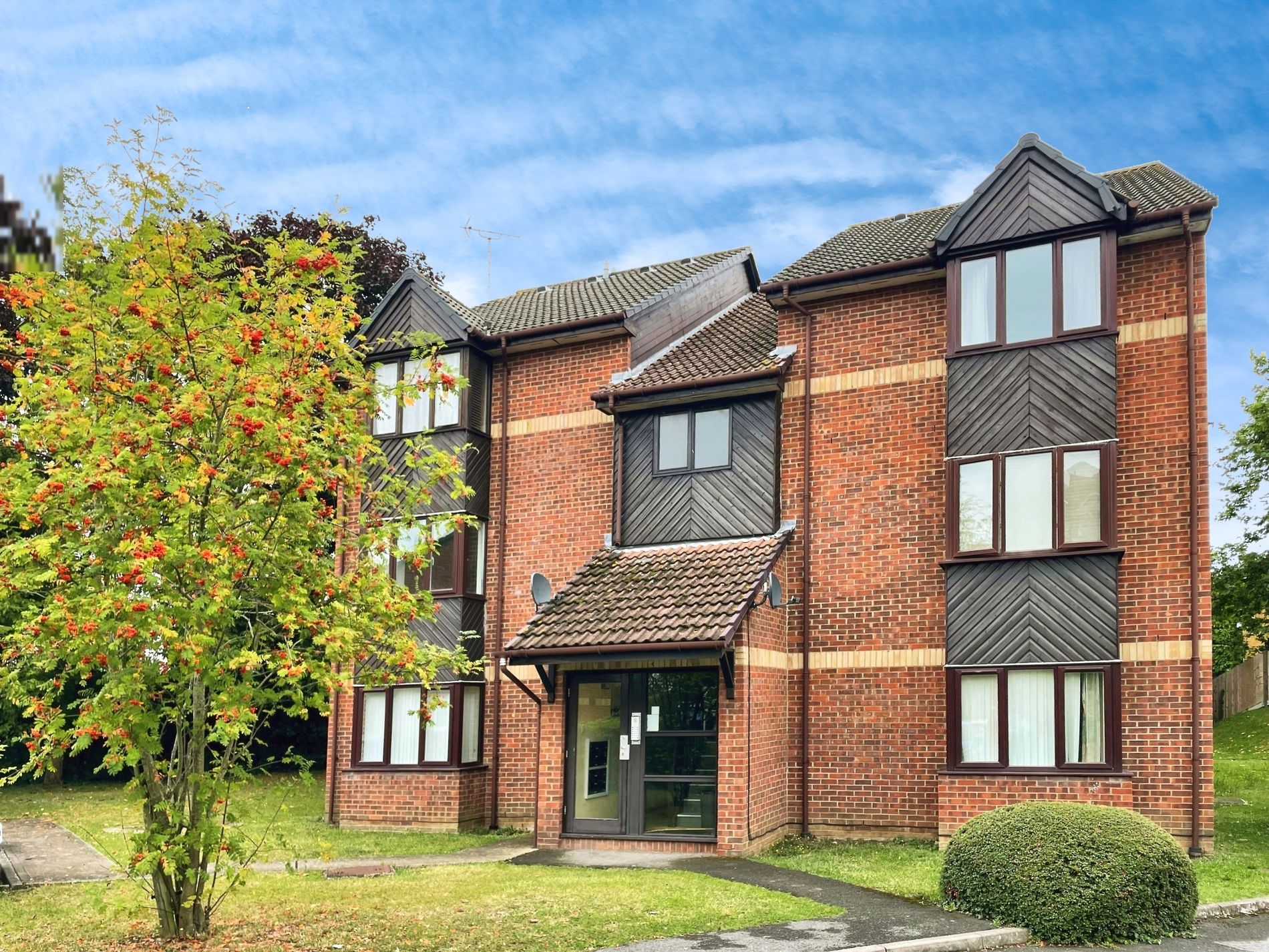 Flat Maypole Road in Burnham