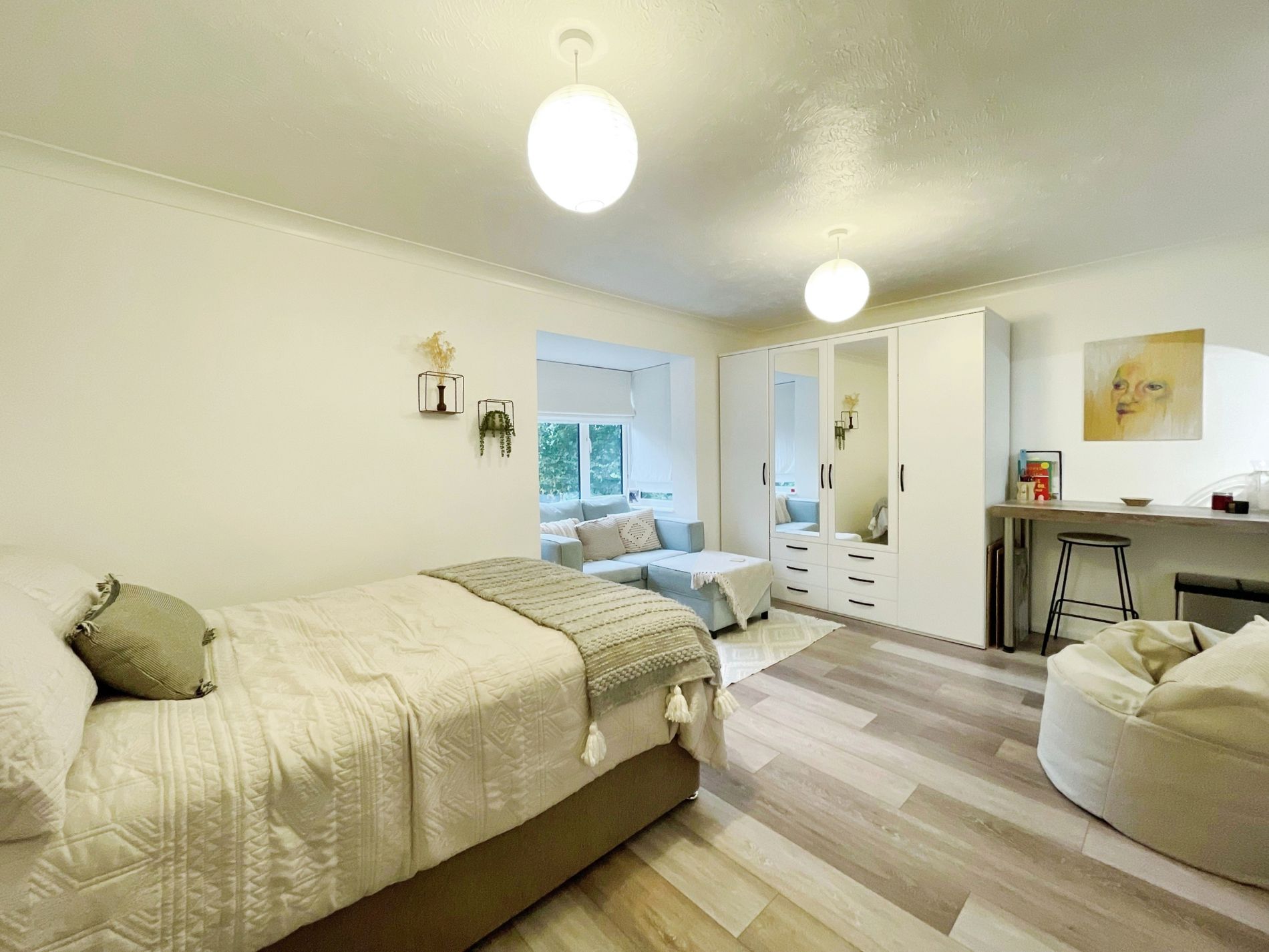 Flat Maypole Road in Burnham