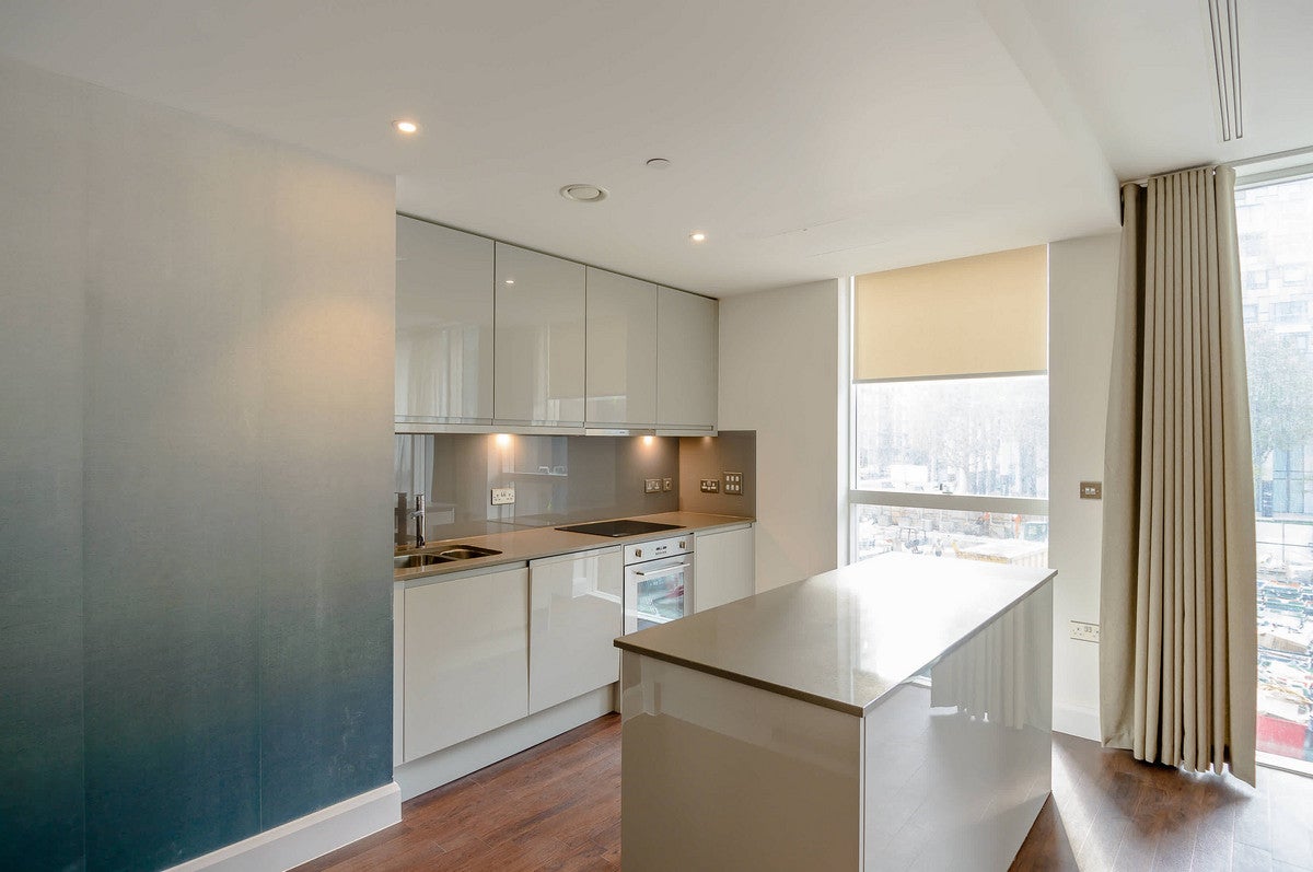 Flat Lightermans Road in Greater London