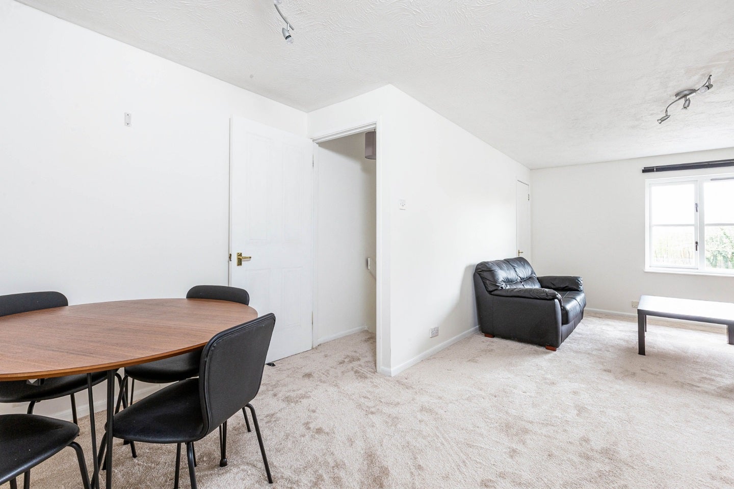 Flat Curtis Drive in Greater London