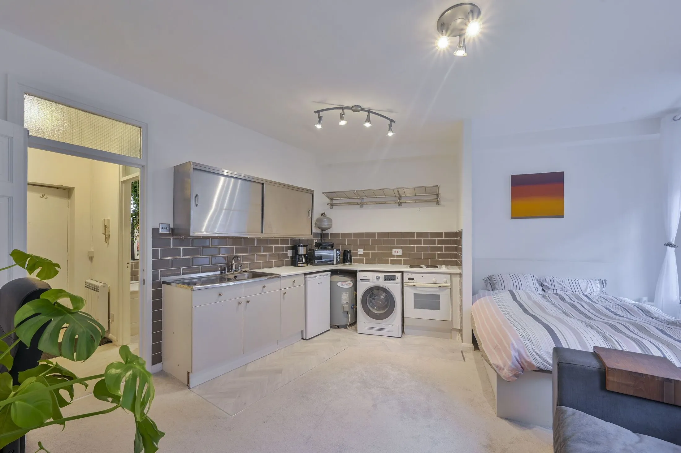 Flat Ambrosden Avenue in City of Westminster