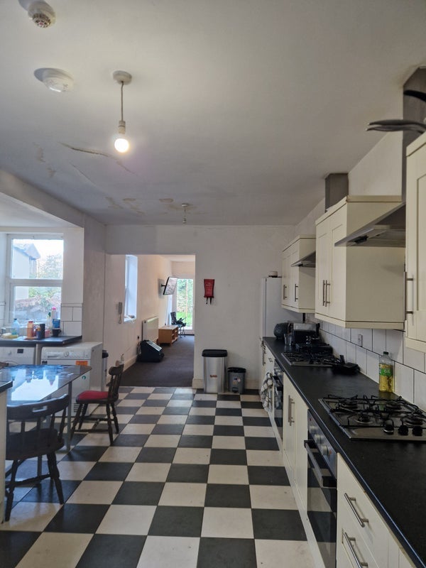Room Miskin Street in Cardiff