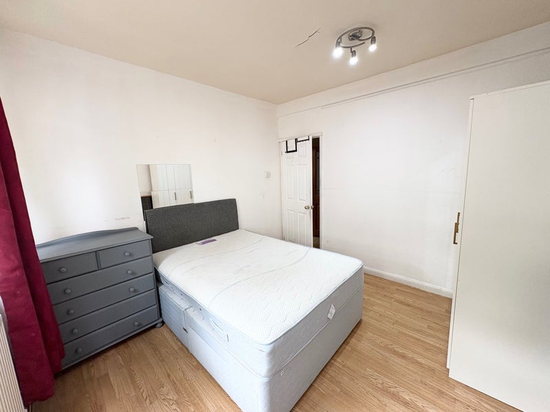Room Balaclava Road in Greater London