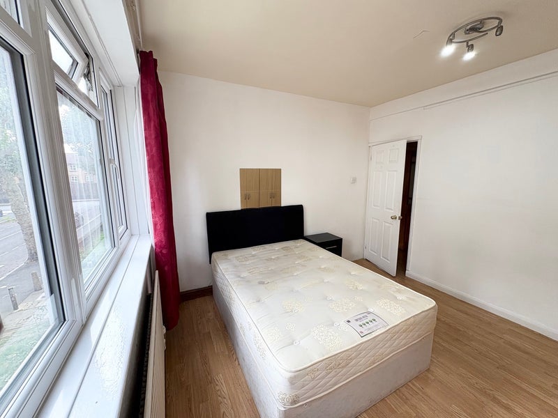 Room Balaclava Road in Greater London
