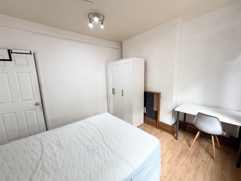 Room Balaclava Road in Greater London