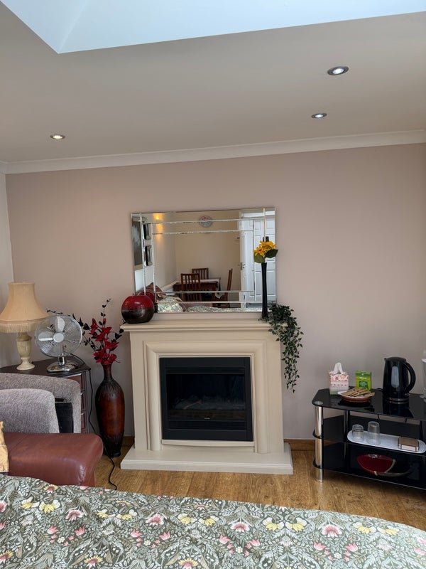Room St Helen's Crescent in Nottingham
