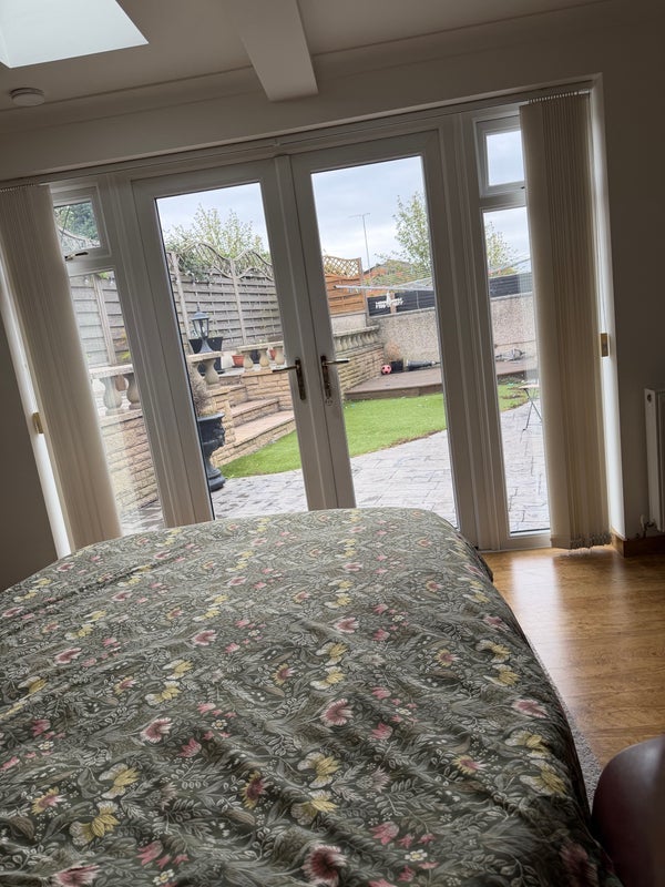 Room St Helen's Crescent in Nottingham