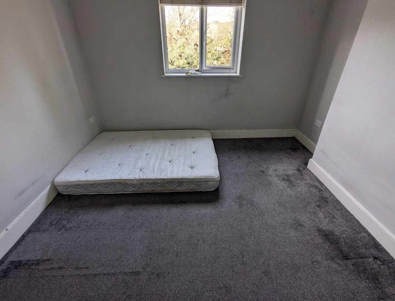 Room Reservoir Road in Greater London