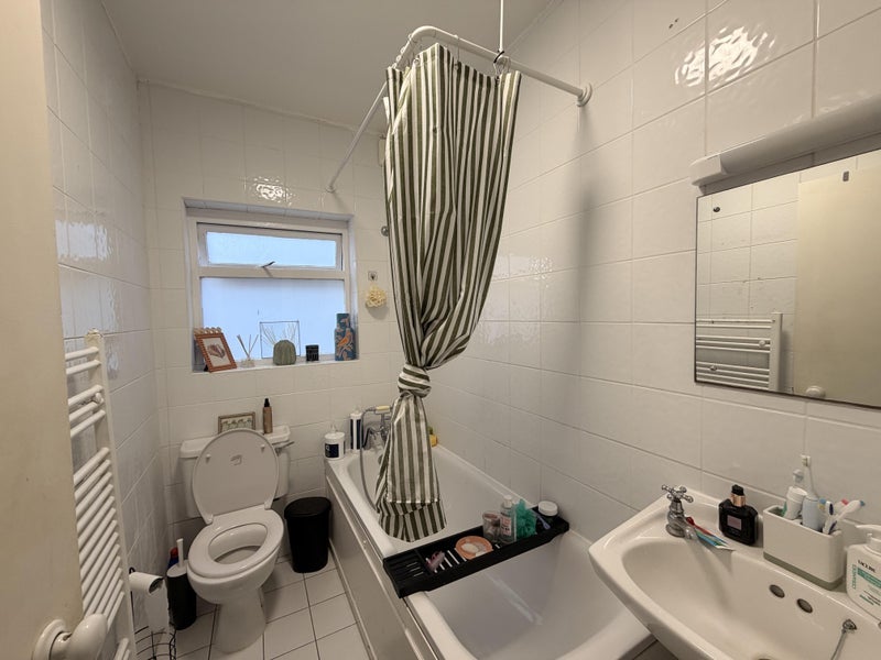 Room Broad Lane in Greater London