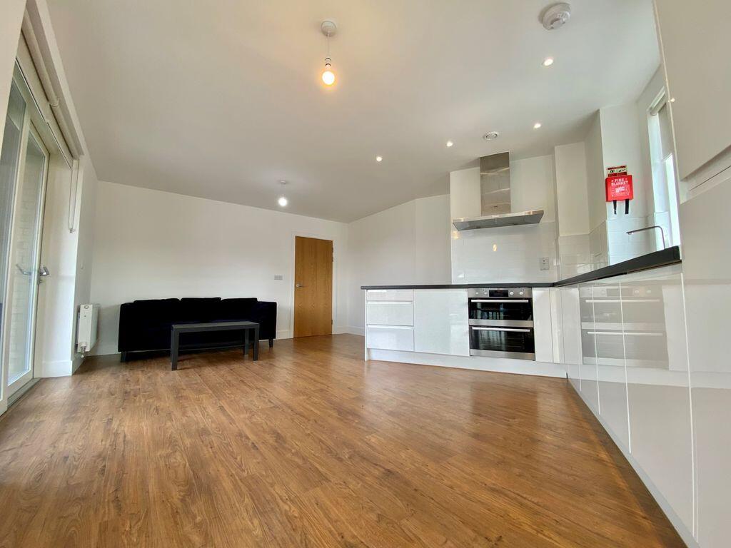 Flat Lismore Boulevard in Greater London