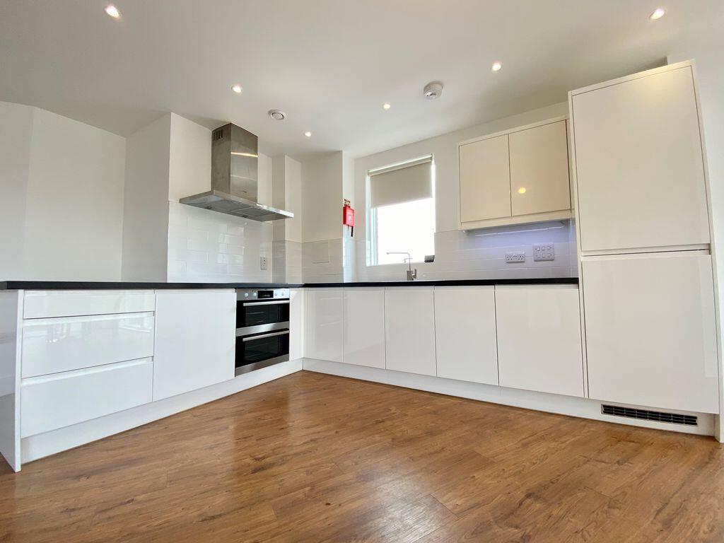 Flat Lismore Boulevard in Greater London