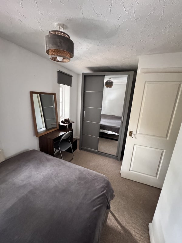 Room Widgeon Close in Greater London