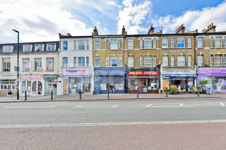 Room Borough High Street in Greater London