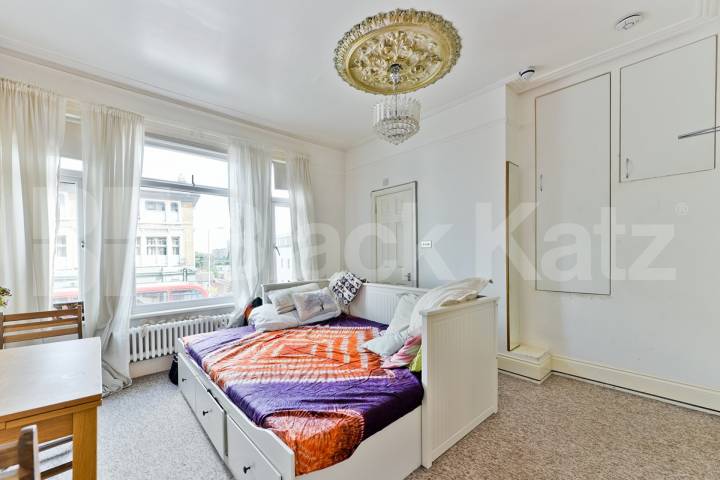 Room Borough High Street in Greater London