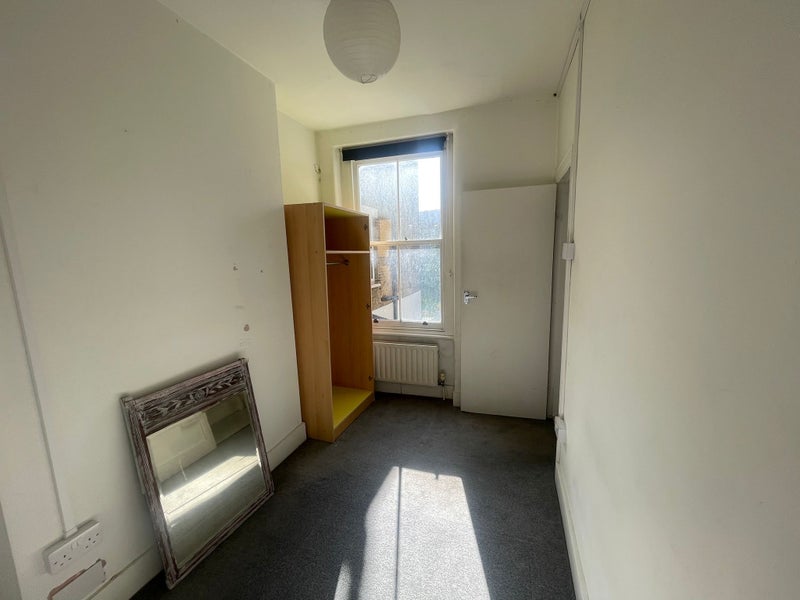 Room Southwell Road in Greater London