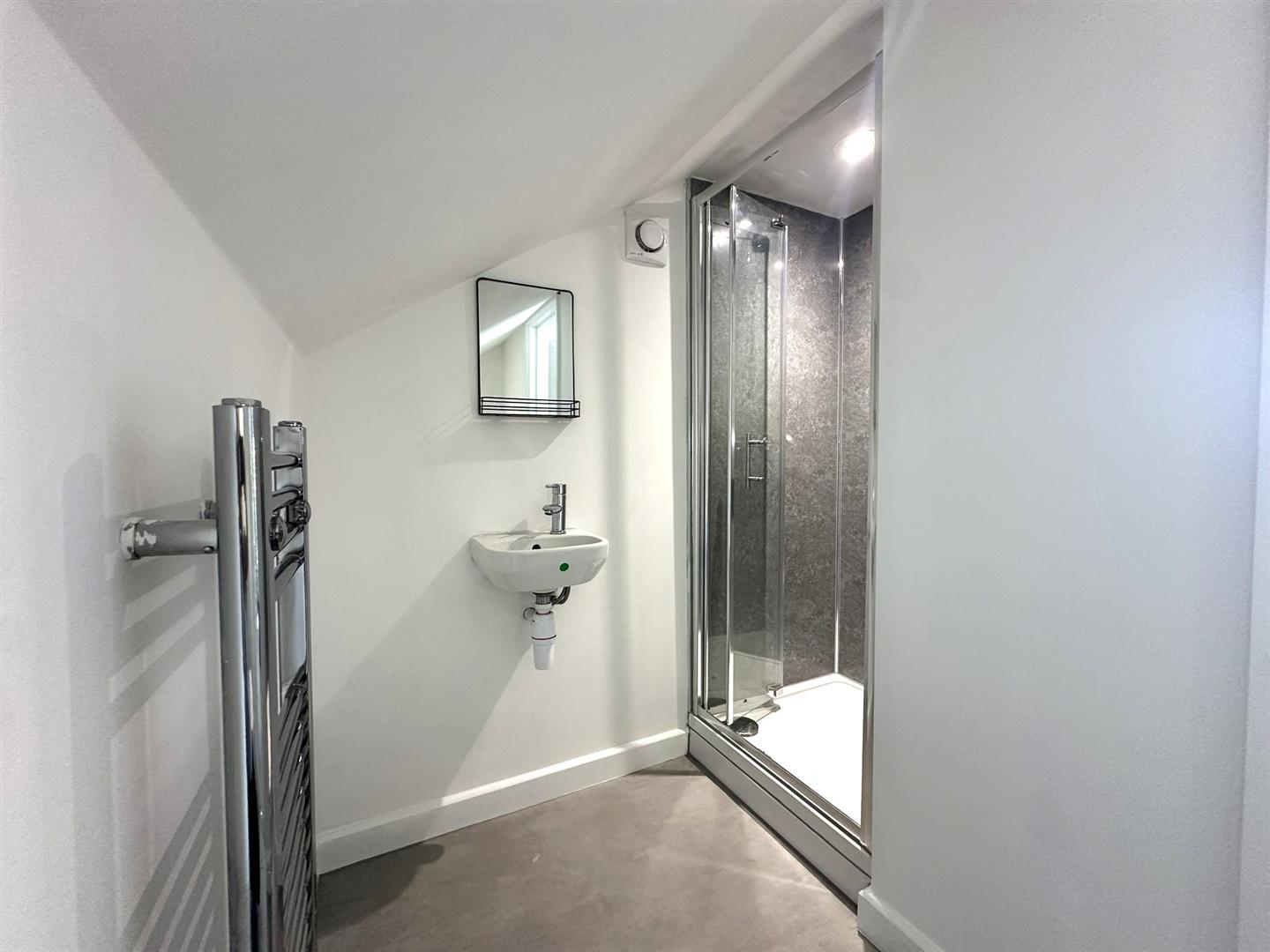Room Gloucester Road in Patchway