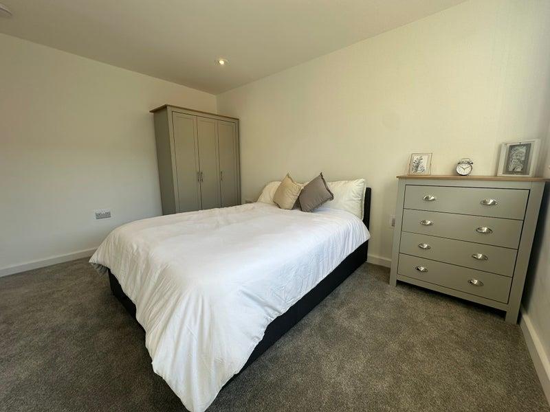 Room Gloucester Road in Patchway