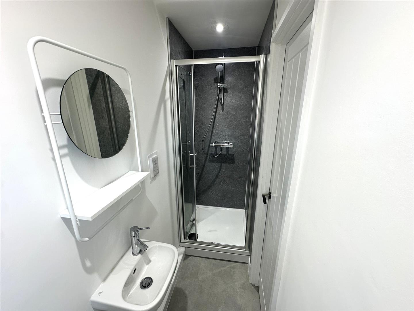 Room Gloucester Road in Patchway