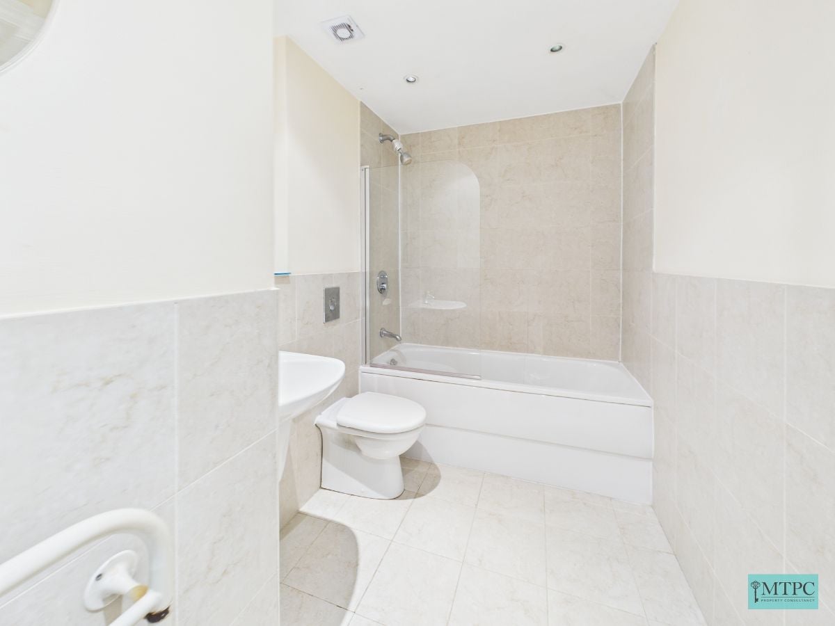 Flat Dower Chase in Escrick