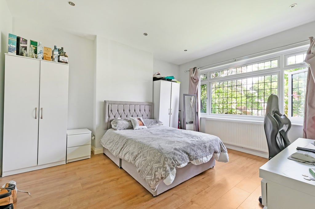 House King's Avenue in Greater London