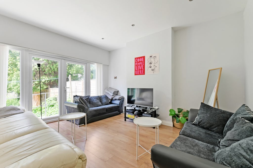 House King's Avenue in Greater London