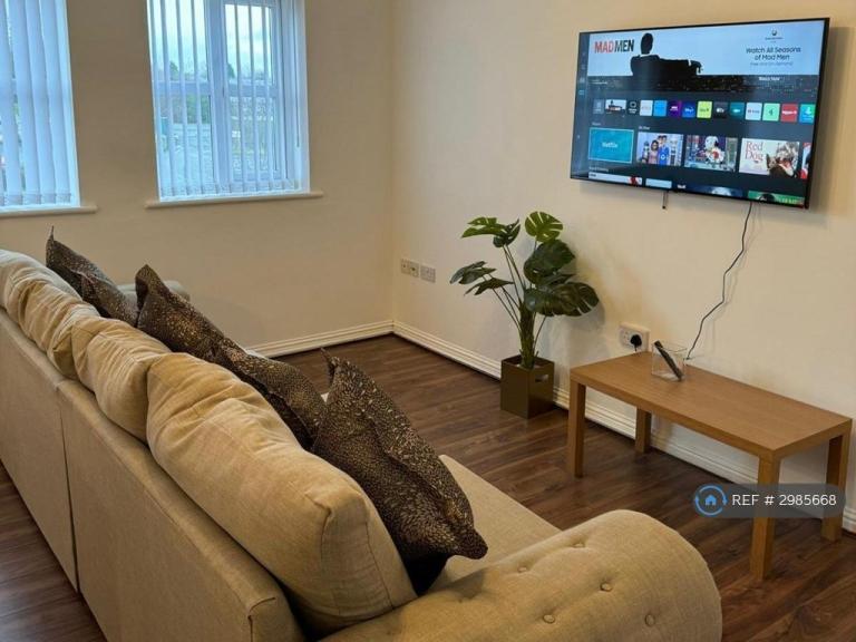 Flat Silchester Drive in Manchester