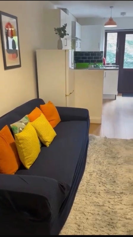 Room Berryfield Road in Greater London