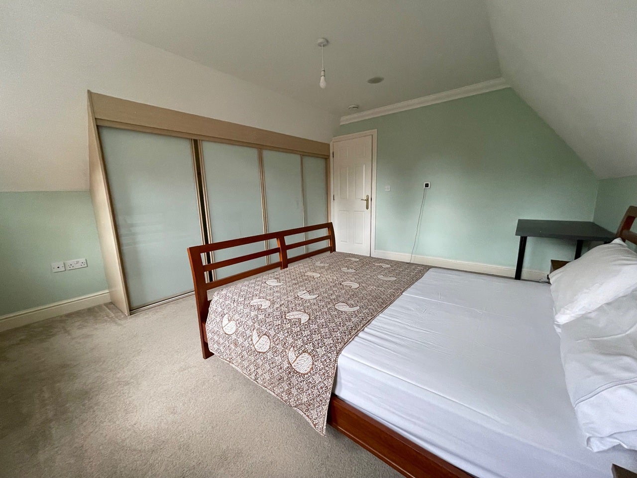 Room Rhapsody Crescent in Brentwood