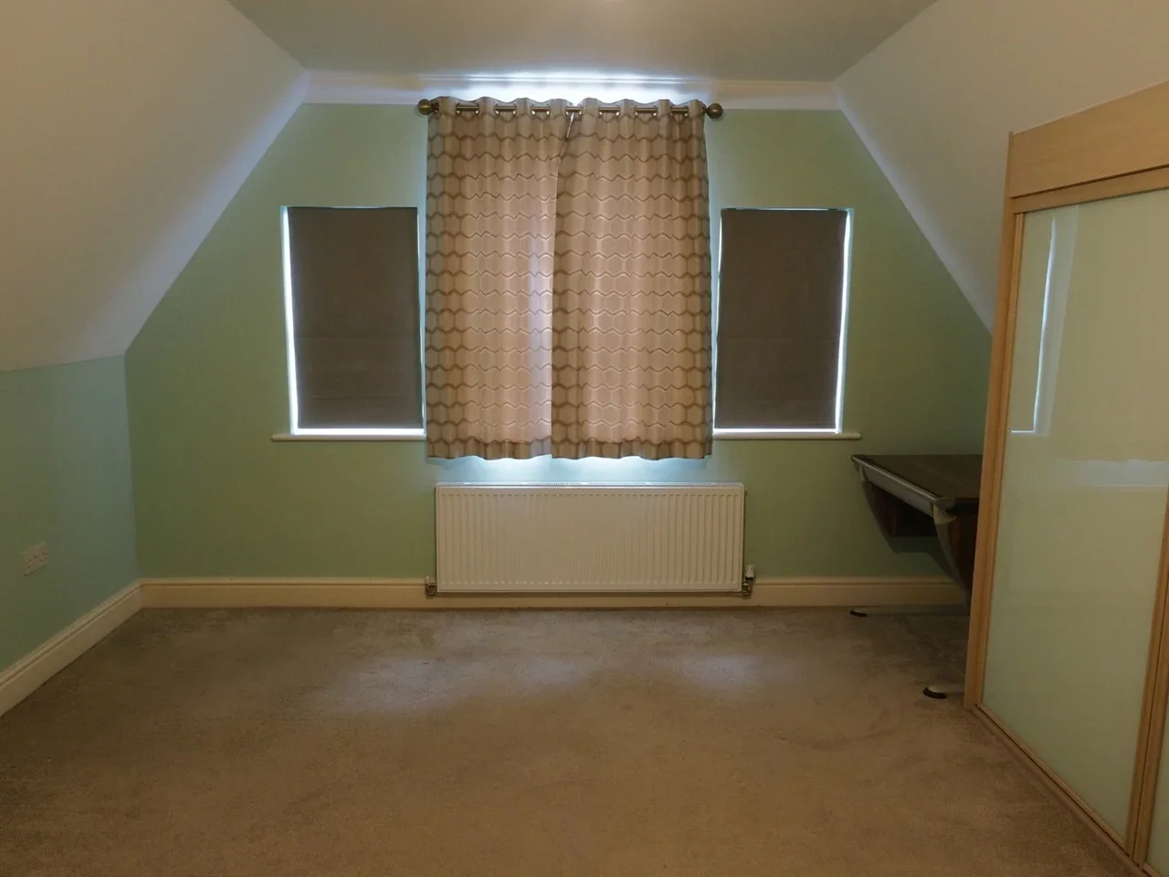 Room Rhapsody Crescent in Brentwood