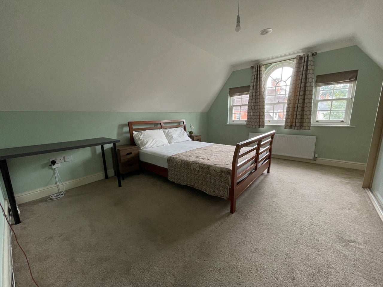 Room Rhapsody Crescent in Brentwood