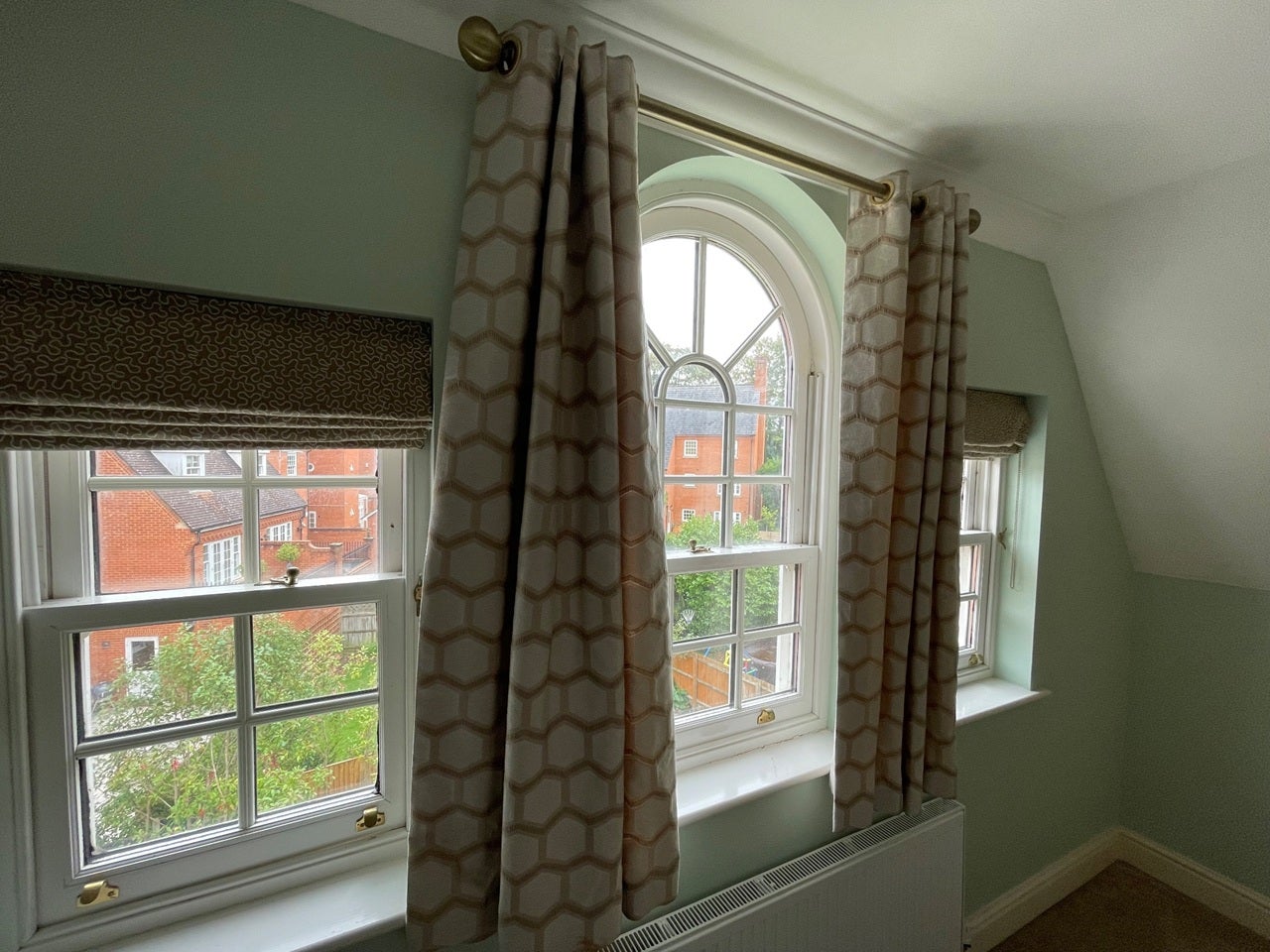 Room Rhapsody Crescent in Brentwood