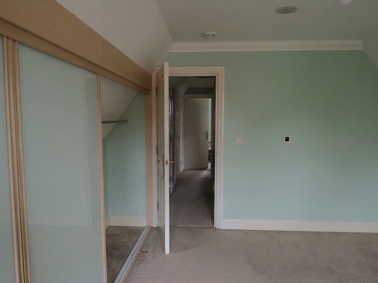 Room Rhapsody Crescent in Brentwood