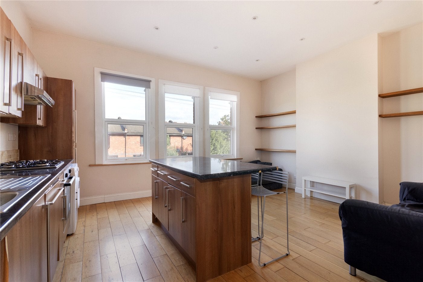 Flat Moring Road in Greater London