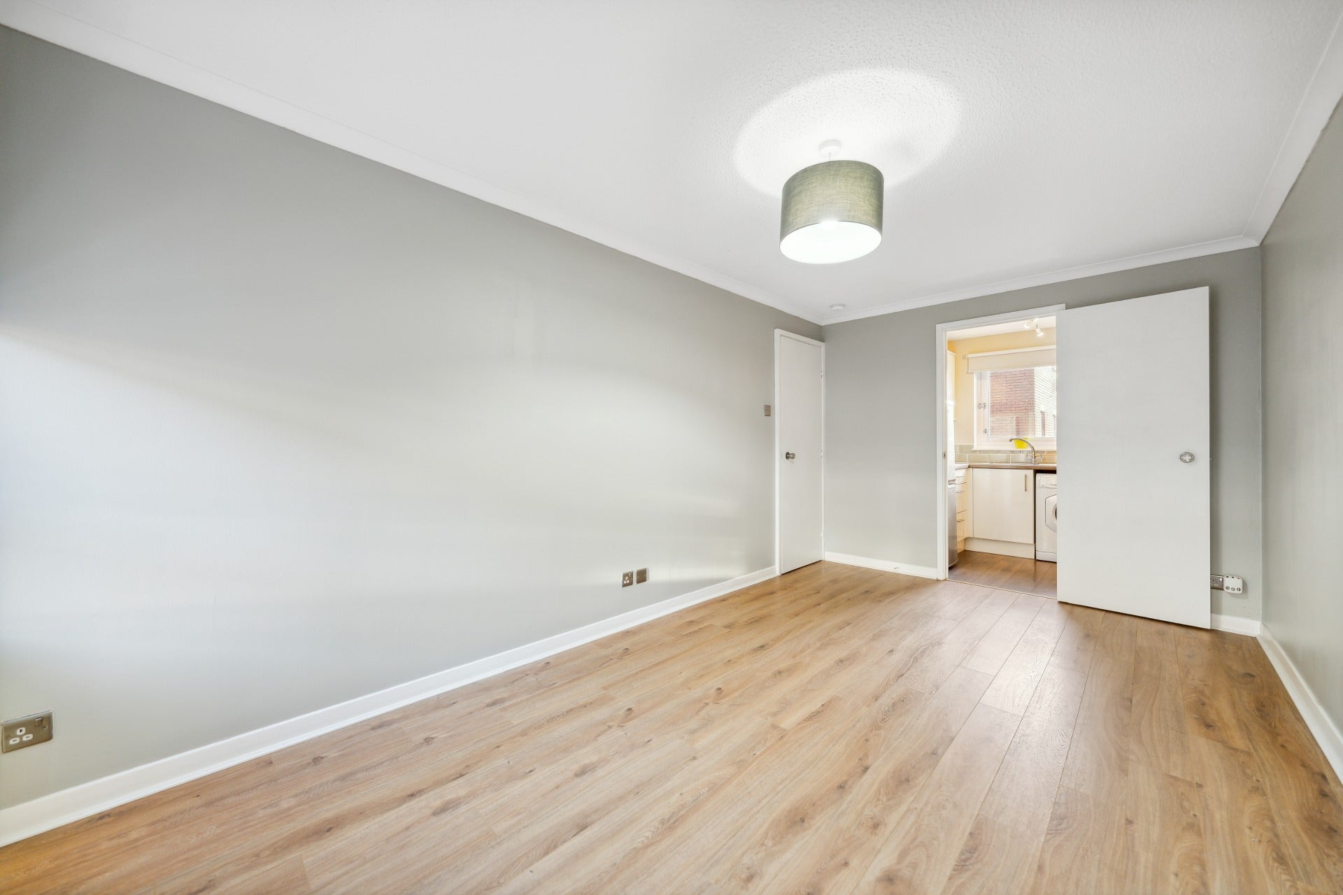 Flat Holmlea Road in Glasgow