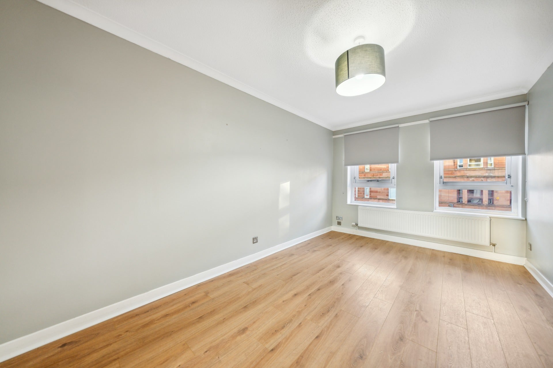 Flat Holmlea Road in Glasgow
