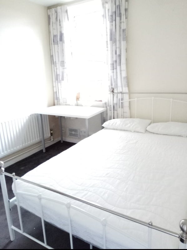 Room John Rous Avenue in Coventry