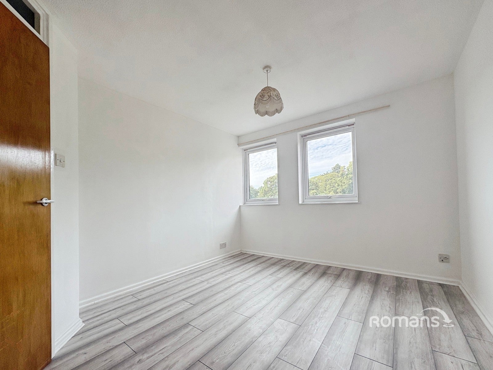 Flat Grosvenor Road in Rushmoor
