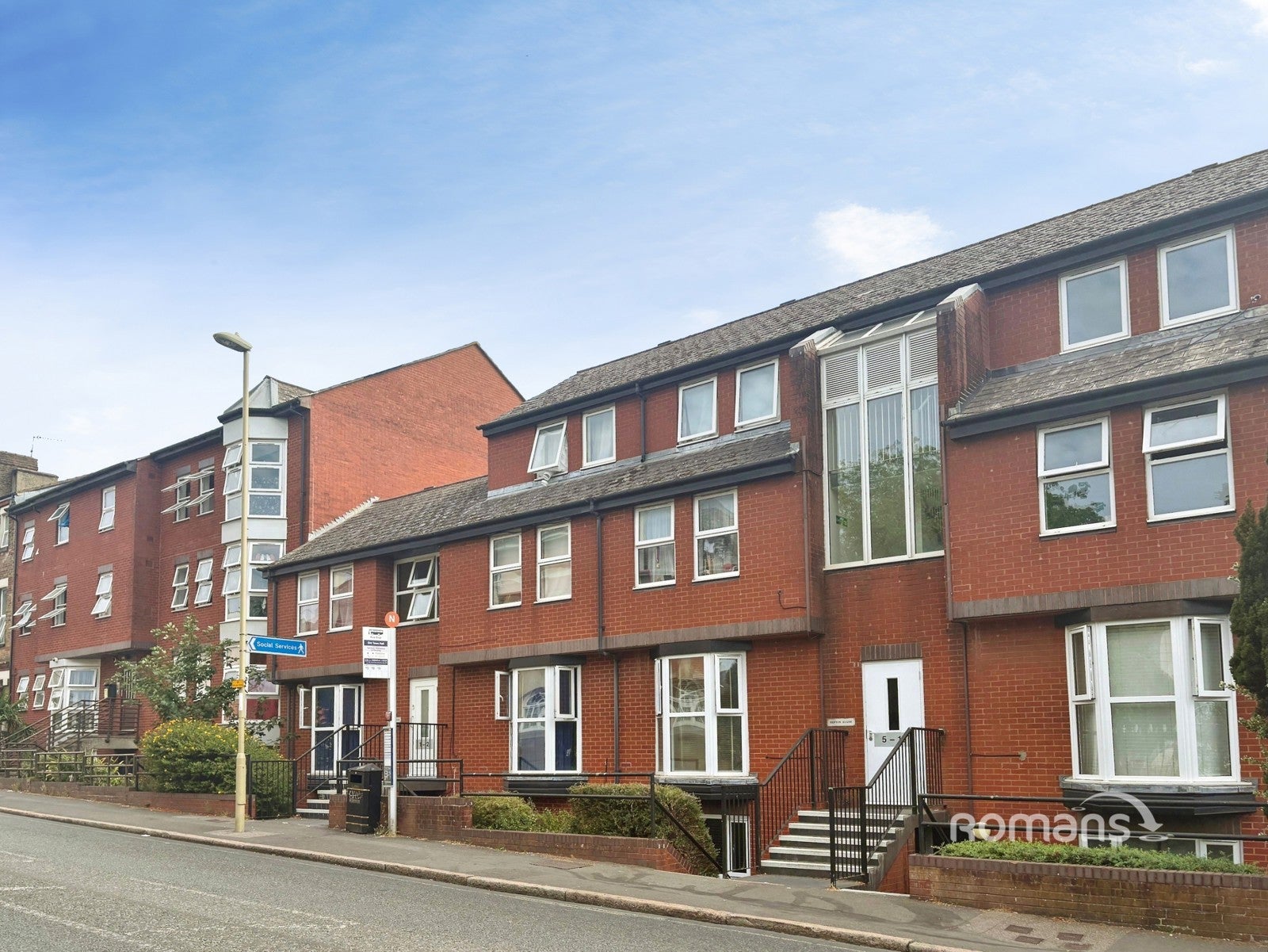 Flat Grosvenor Road in Rushmoor