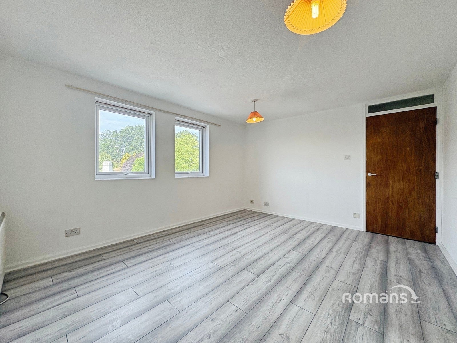 Flat Grosvenor Road in Rushmoor
