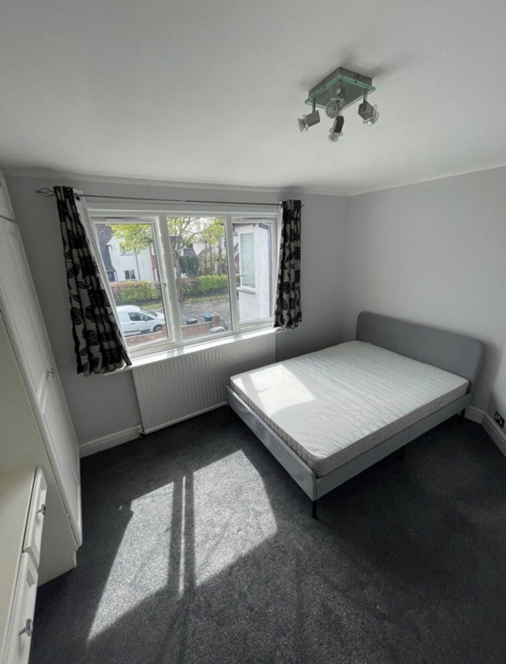 Room Warwick Road in Greater London