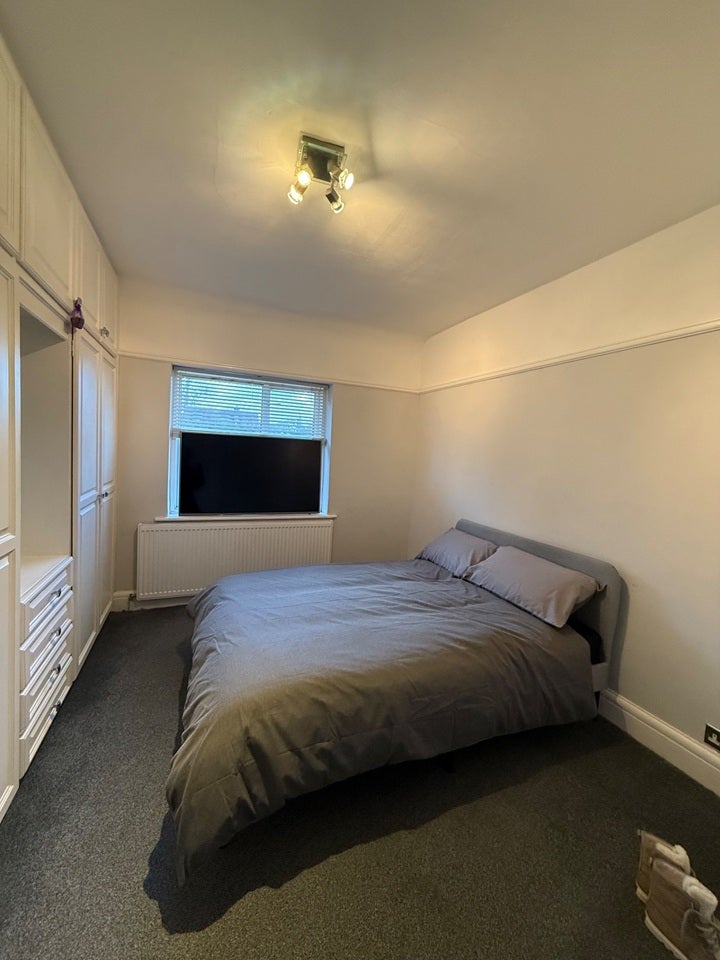 Room Warwick Road in Greater London