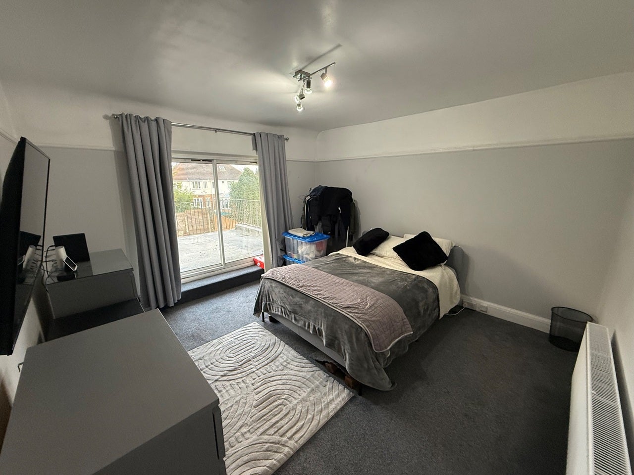 Room Warwick Road in Greater London