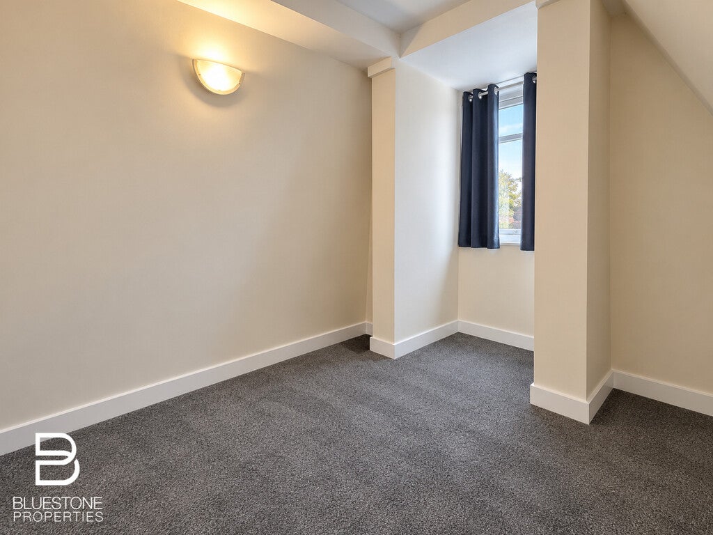 Flat Upper Tooting Road in Greater London