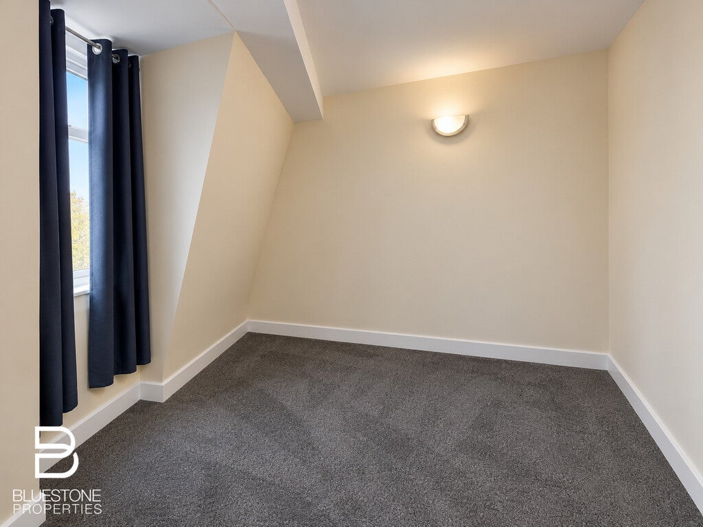 Flat Upper Tooting Road in Greater London
