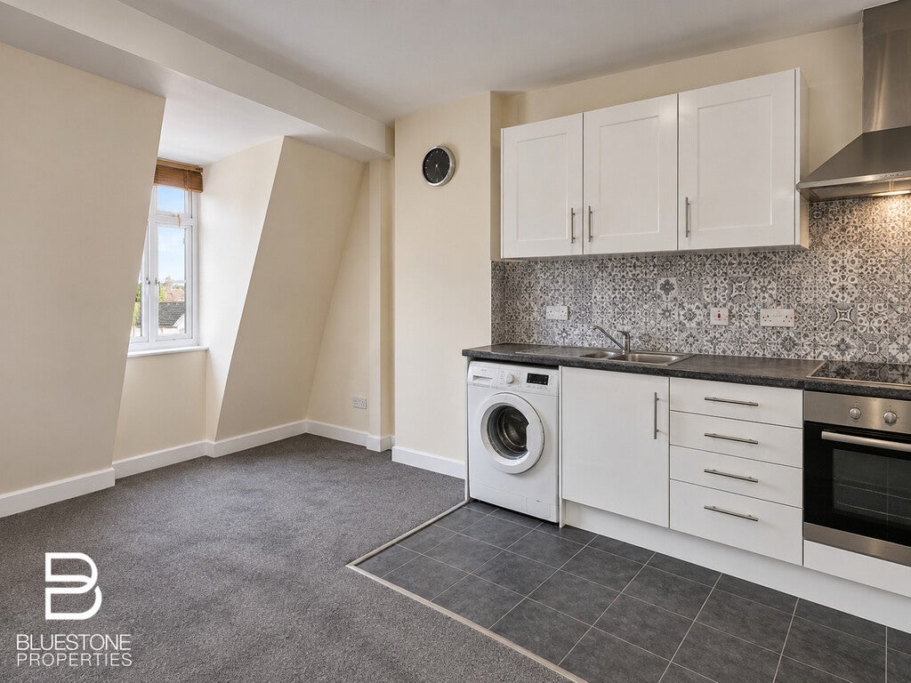 Flat Upper Tooting Road in Greater London
