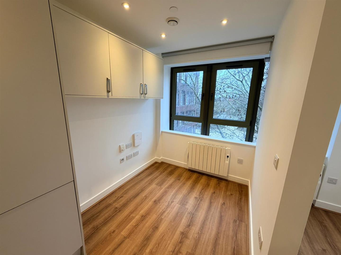 Flat Victoria Road in Greater London