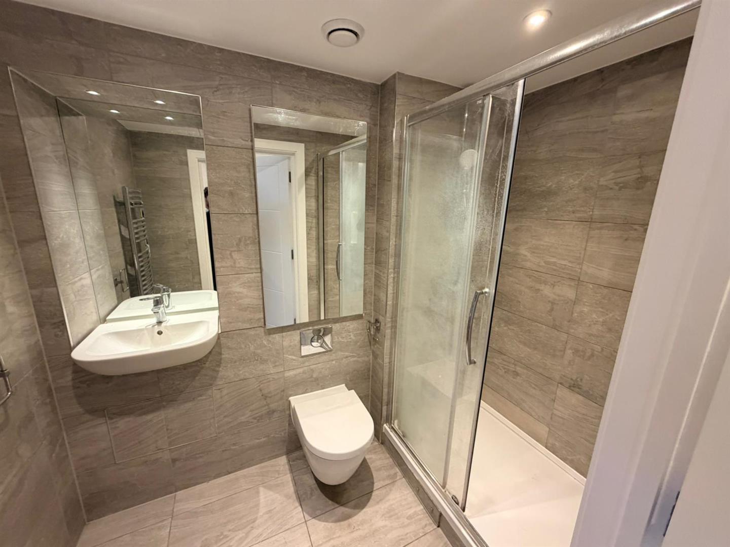 Flat Victoria Road in Greater London