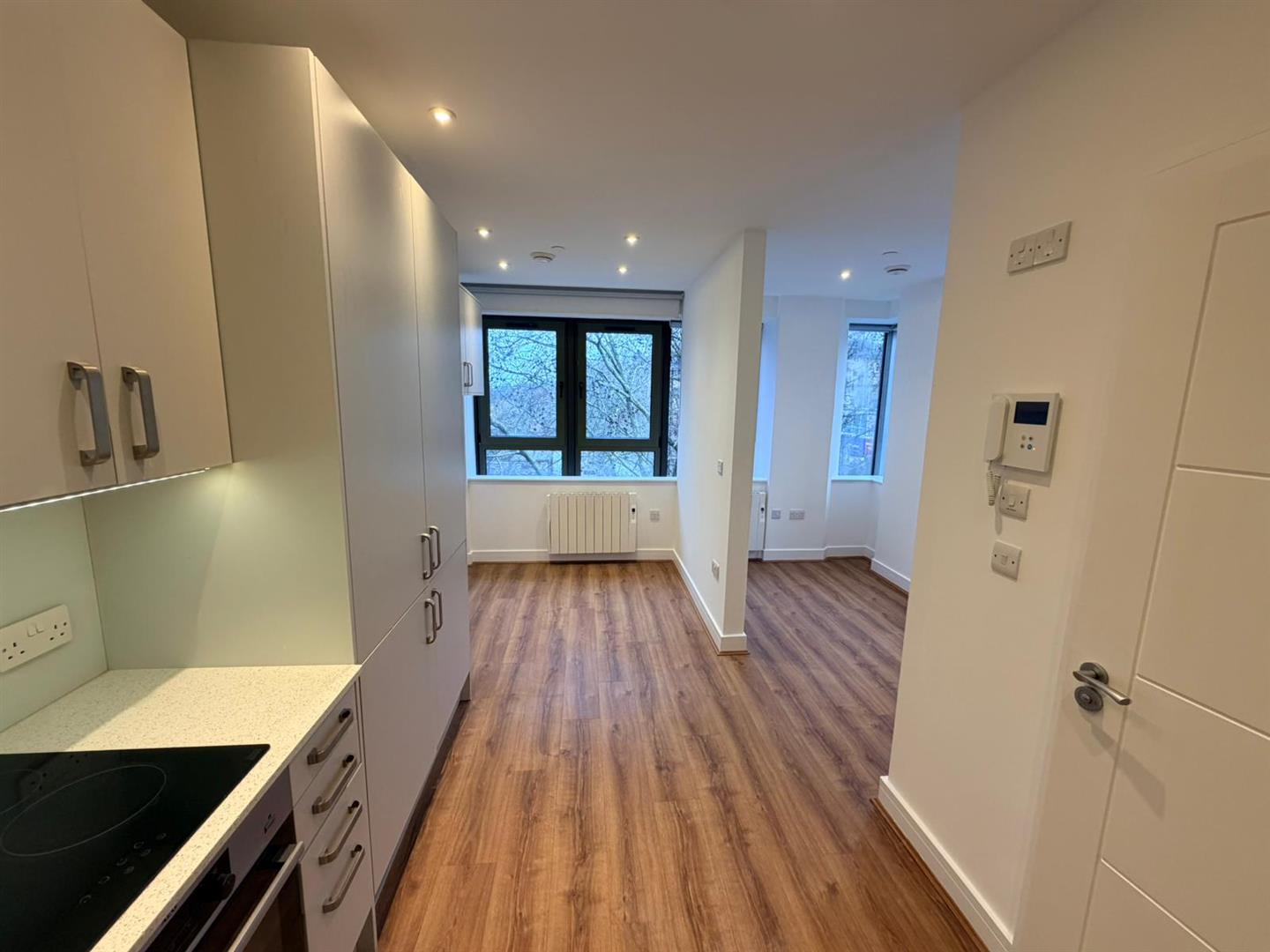 Flat Victoria Road in Greater London