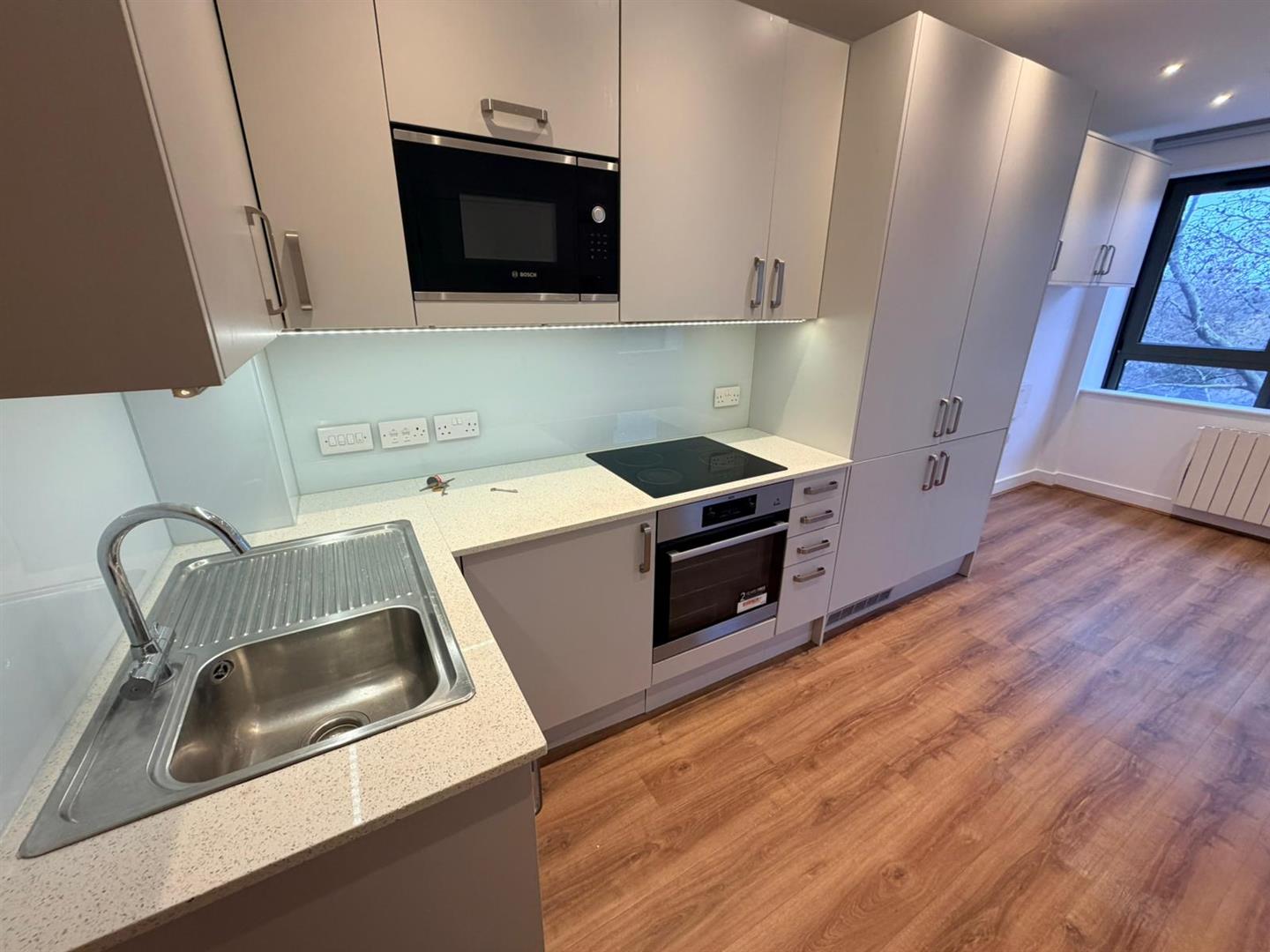 Flat Victoria Road in Greater London